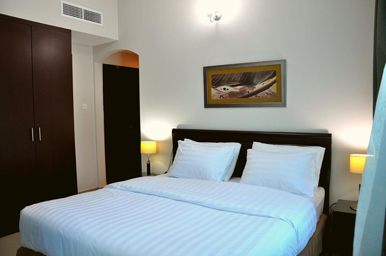 Care Holiday Homes Apartments Barsha Heights Дубай Екстериор снимка