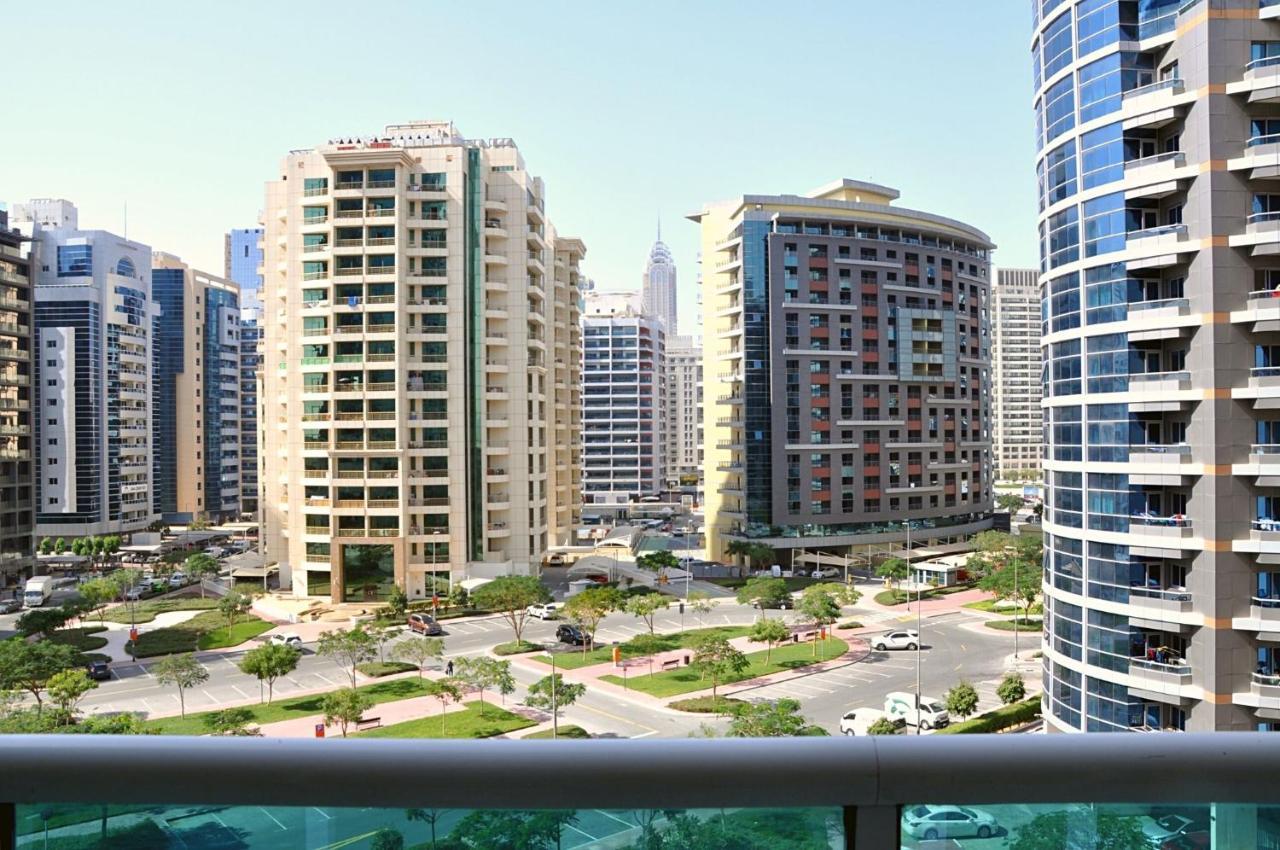 Care Holiday Homes Apartments Barsha Heights Дубай Екстериор снимка