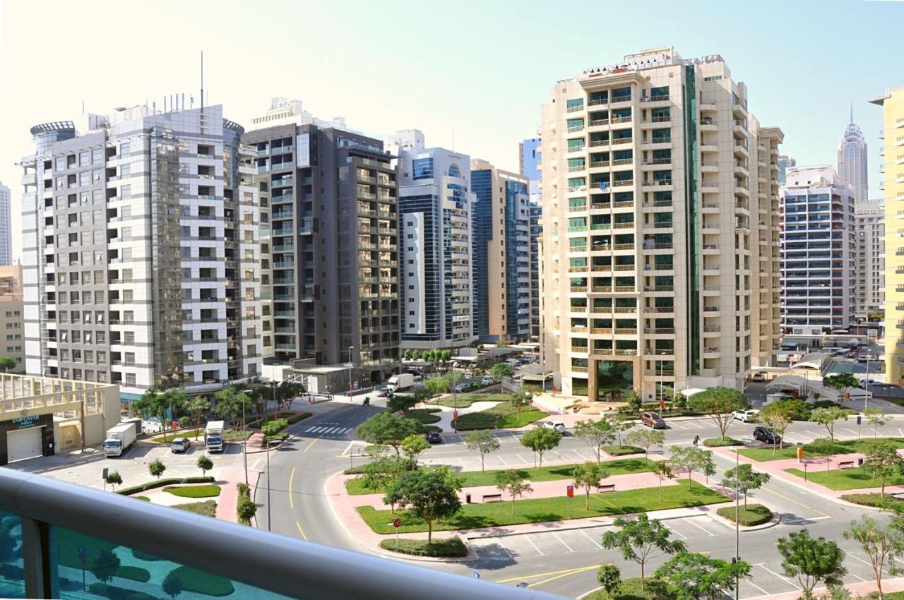 Care Holiday Homes Apartments Barsha Heights Дубай Екстериор снимка