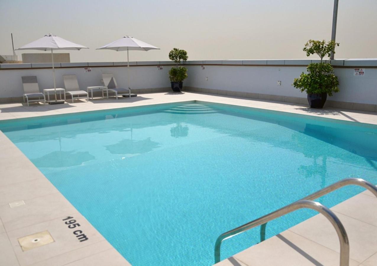 Care Holiday Homes Apartments Barsha Heights Дубай Екстериор снимка