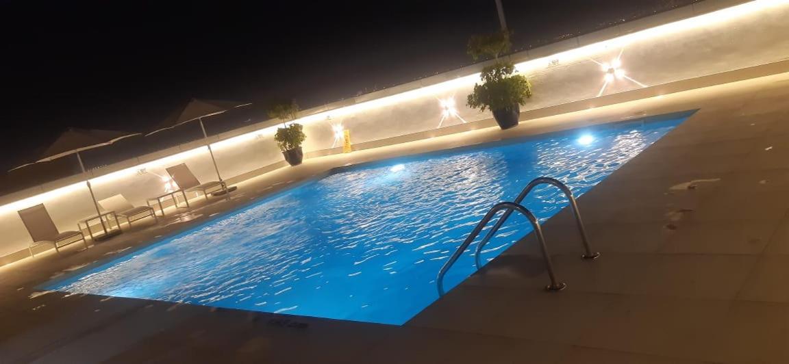 Care Holiday Homes Apartments Barsha Heights Дубай Екстериор снимка