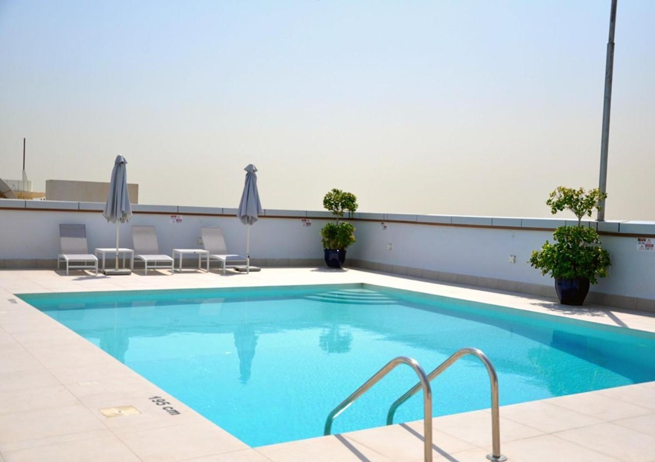 Care Holiday Homes Apartments Barsha Heights Дубай Екстериор снимка